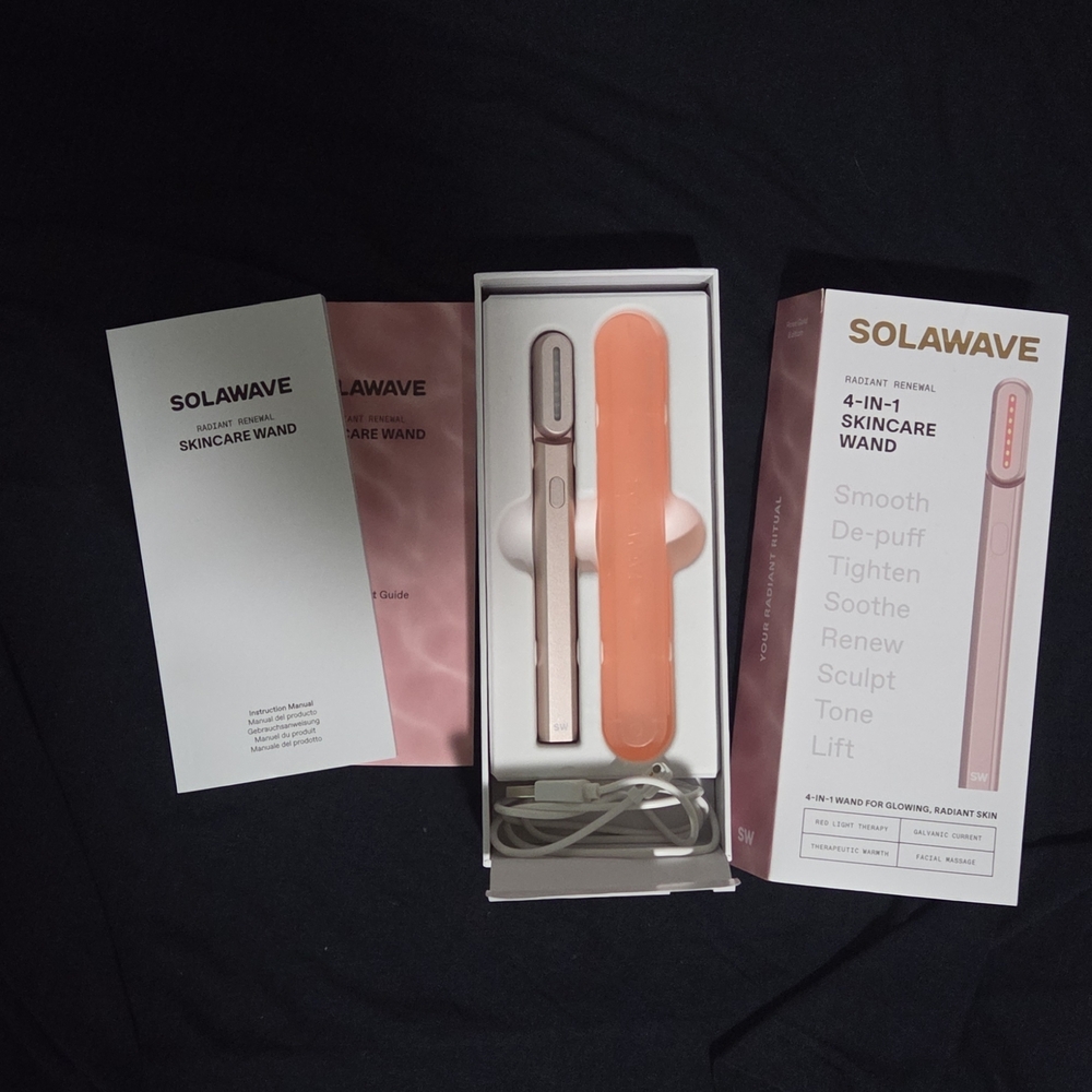 Solawave Skincare Wand in Pink